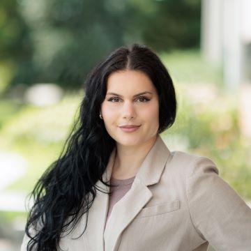 Photo of Nina Abbenante